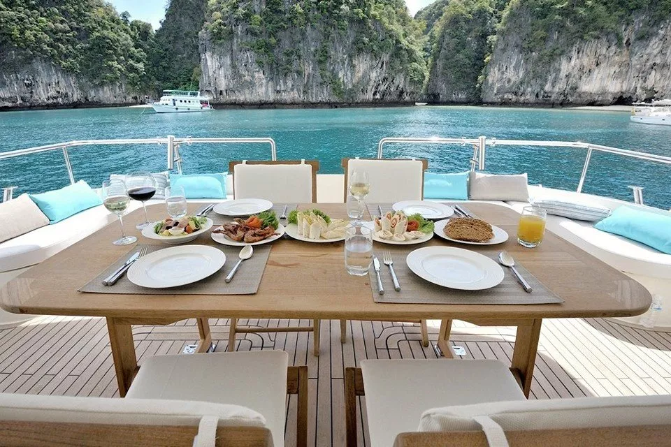 https://dev-api.arconyachts.com/storage/media/31534/conversions/253_7600638430-optimize.webp