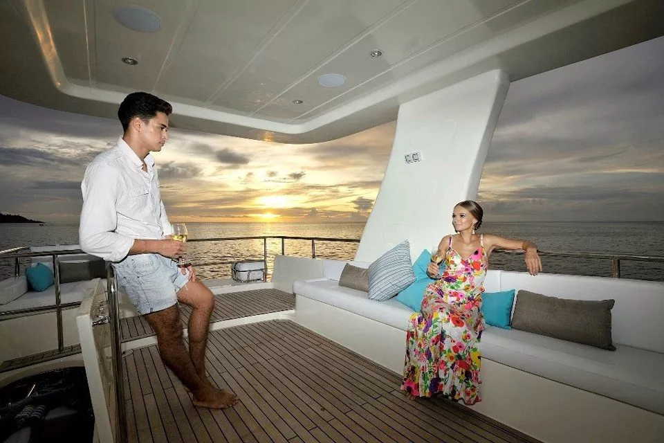 https://dev-api.arconyachts.com/storage/media/31535/conversions/253_3569026625-optimize.webp