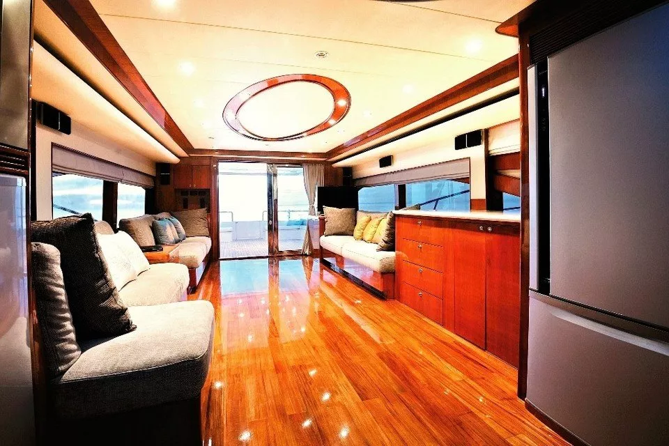 https://dev-api.arconyachts.com/storage/media/31536/conversions/253_0806337786-optimize.webp