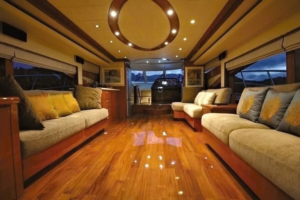 https://dev-api.arconyachts.com/storage/media/31537/conversions/253_8361326375-optimize.webp