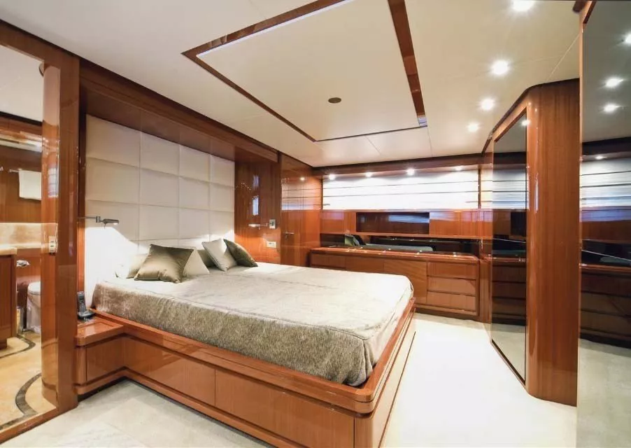 https://dev-api.arconyachts.com/storage/media/31545/conversions/251_4041885006-optimize.webp