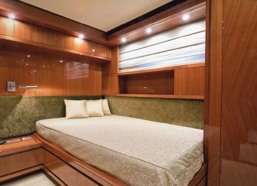 https://dev-api.arconyachts.com/storage/media/31548/conversions/251_4573770713-optimize.webp