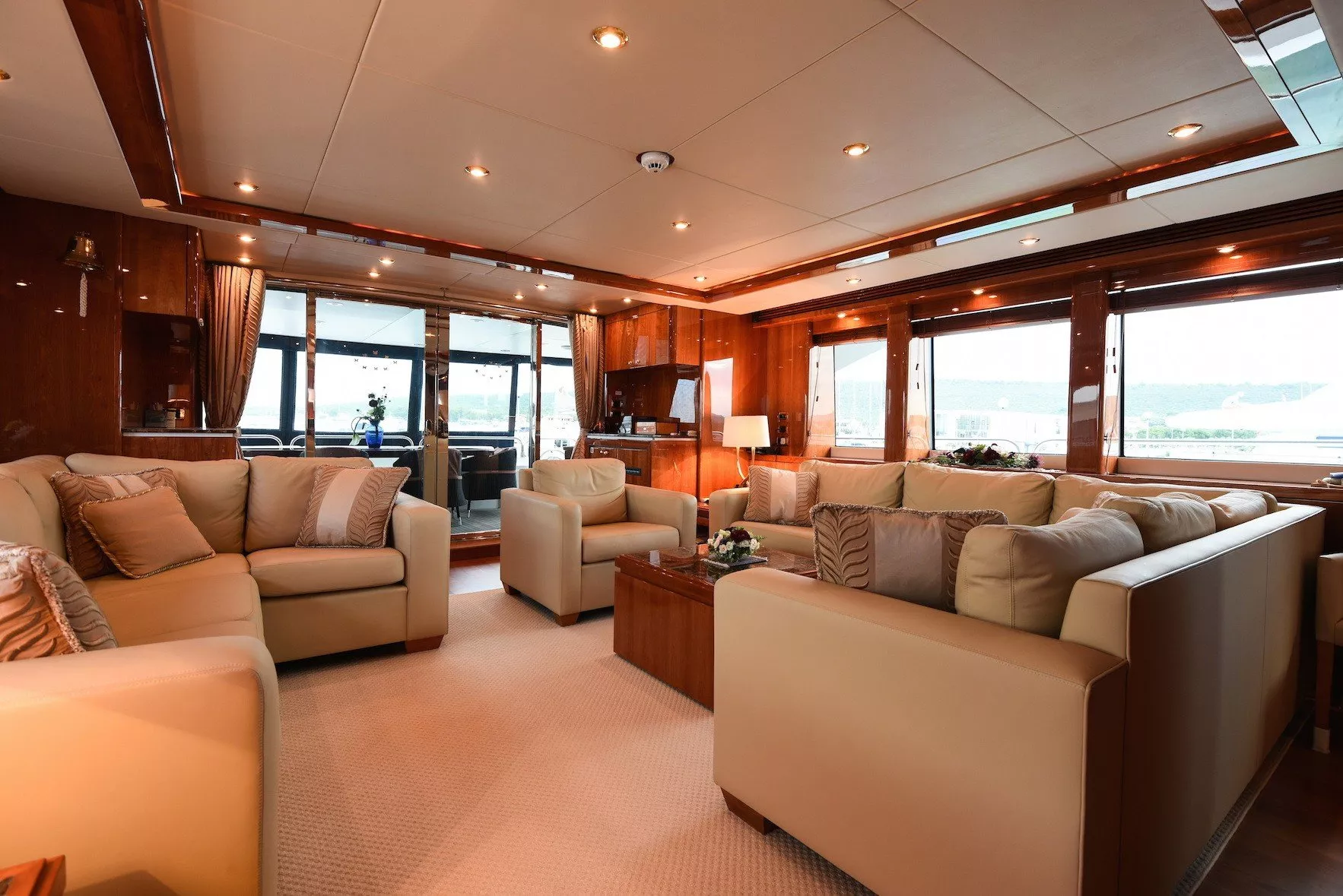 https://dev-api.arconyachts.com/storage/media/31659/conversions/243_2155515451-optimize.webp