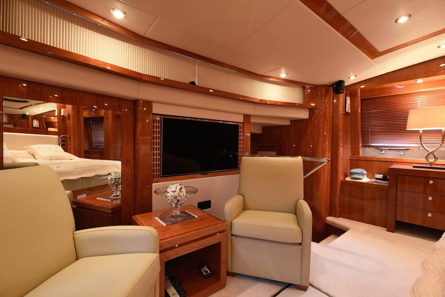 https://dev-api.arconyachts.com/storage/media/31667/conversions/243_7187761708-optimize.webp