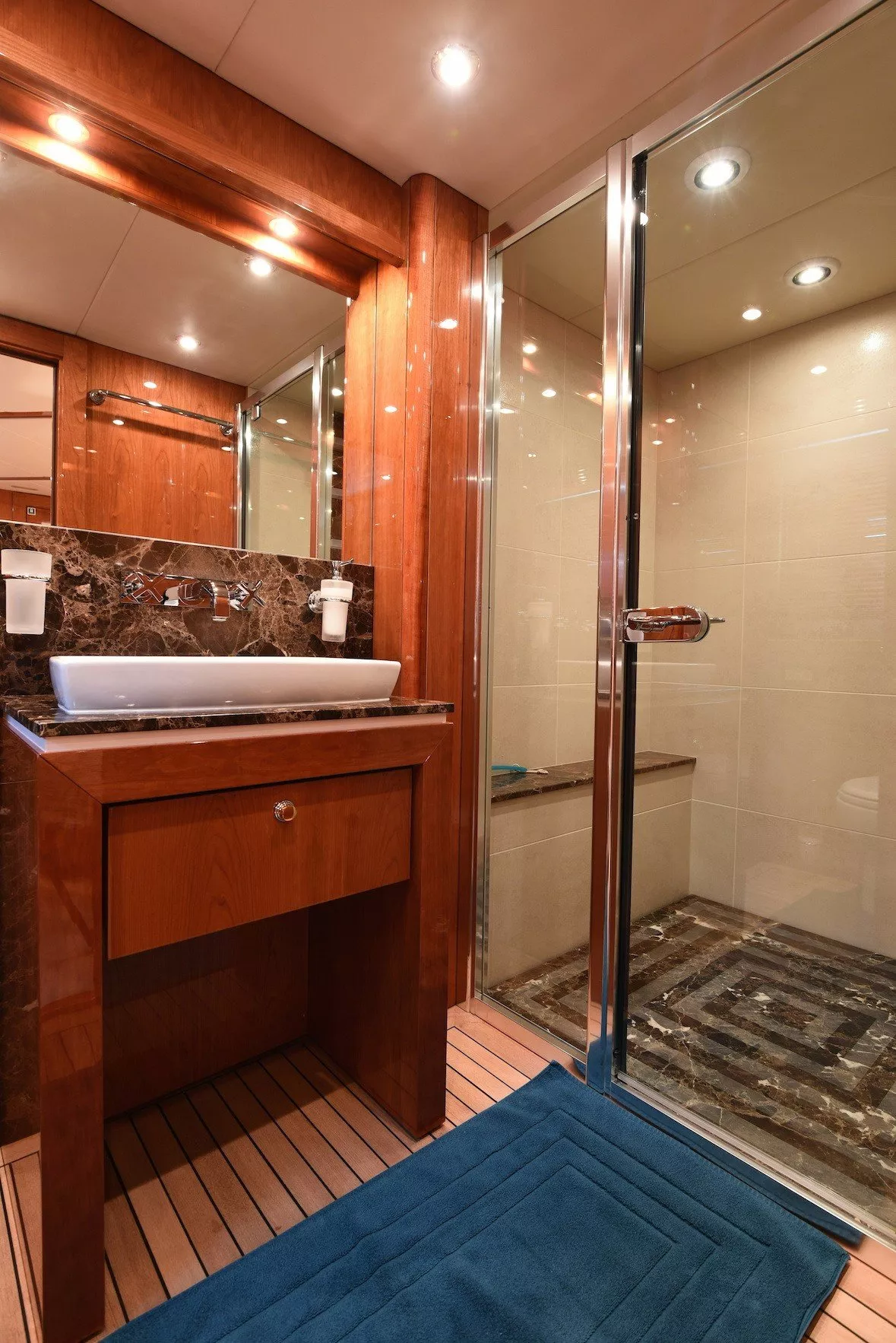 https://dev-api.arconyachts.com/storage/media/31673/conversions/243_9592560225-optimize.webp