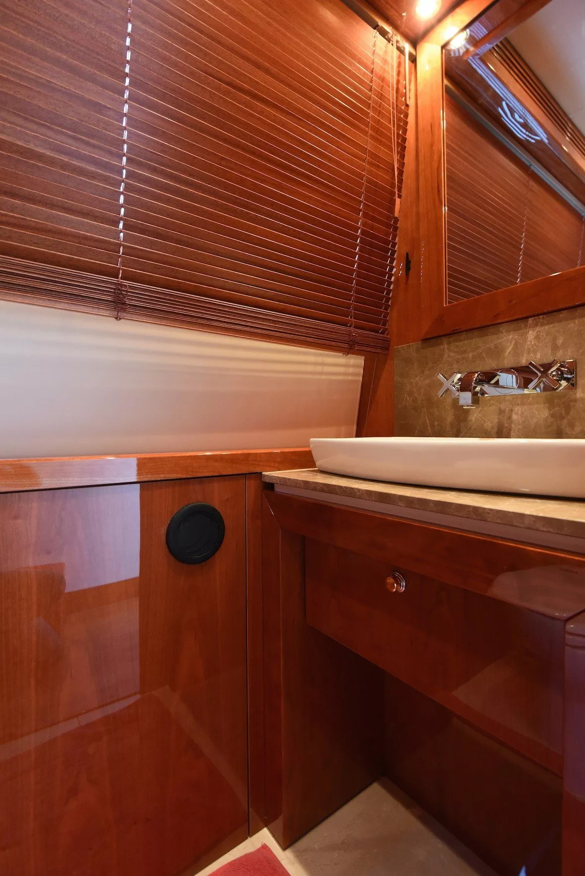 https://dev-api.arconyachts.com/storage/media/31674/conversions/243_4816704427-optimize.webp