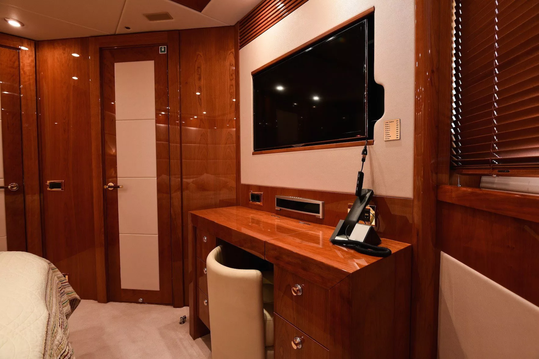 https://dev-api.arconyachts.com/storage/media/31687/conversions/243_6675519499-optimize.webp