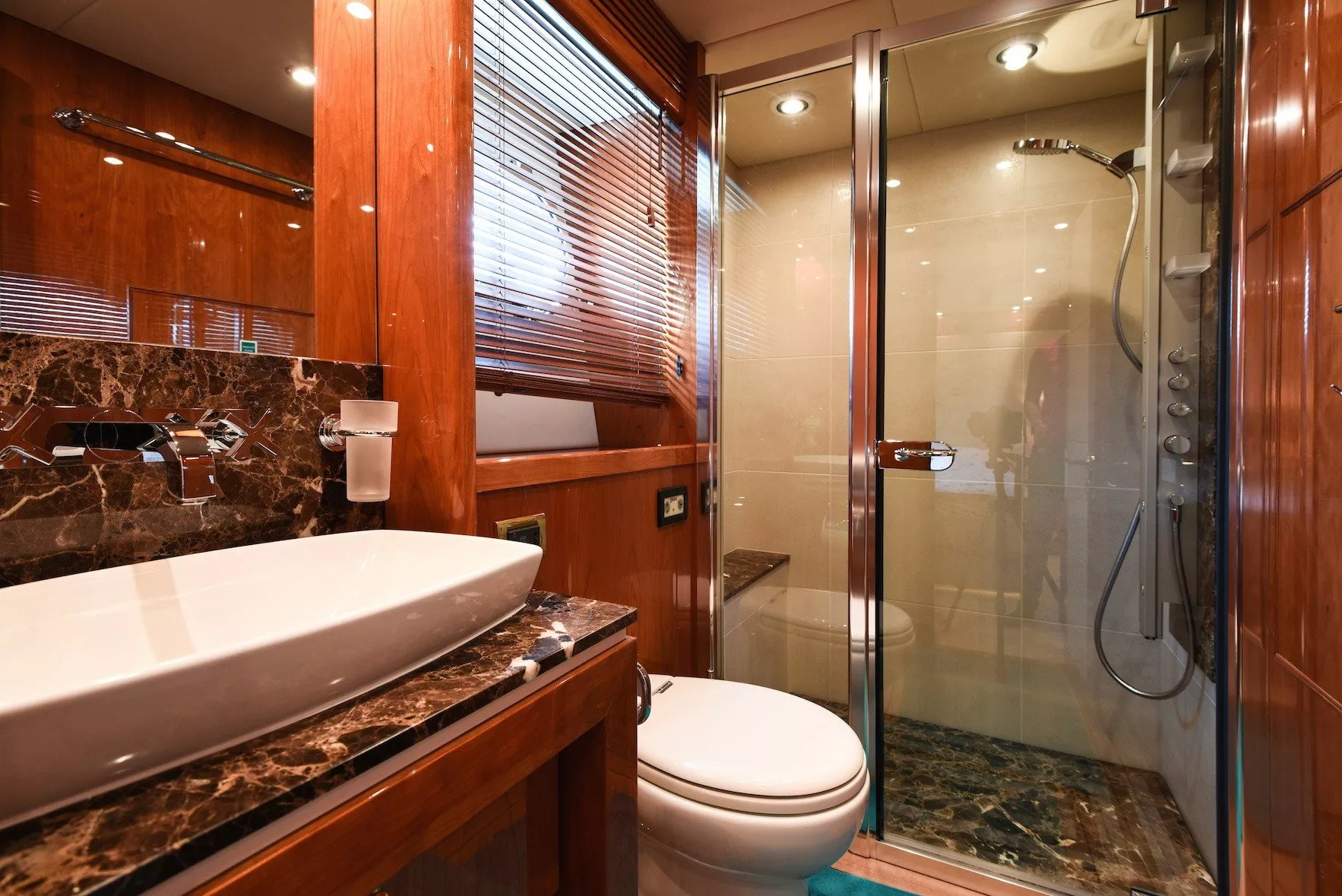 https://dev-api.arconyachts.com/storage/media/31692/conversions/243_1202961906-optimize.webp