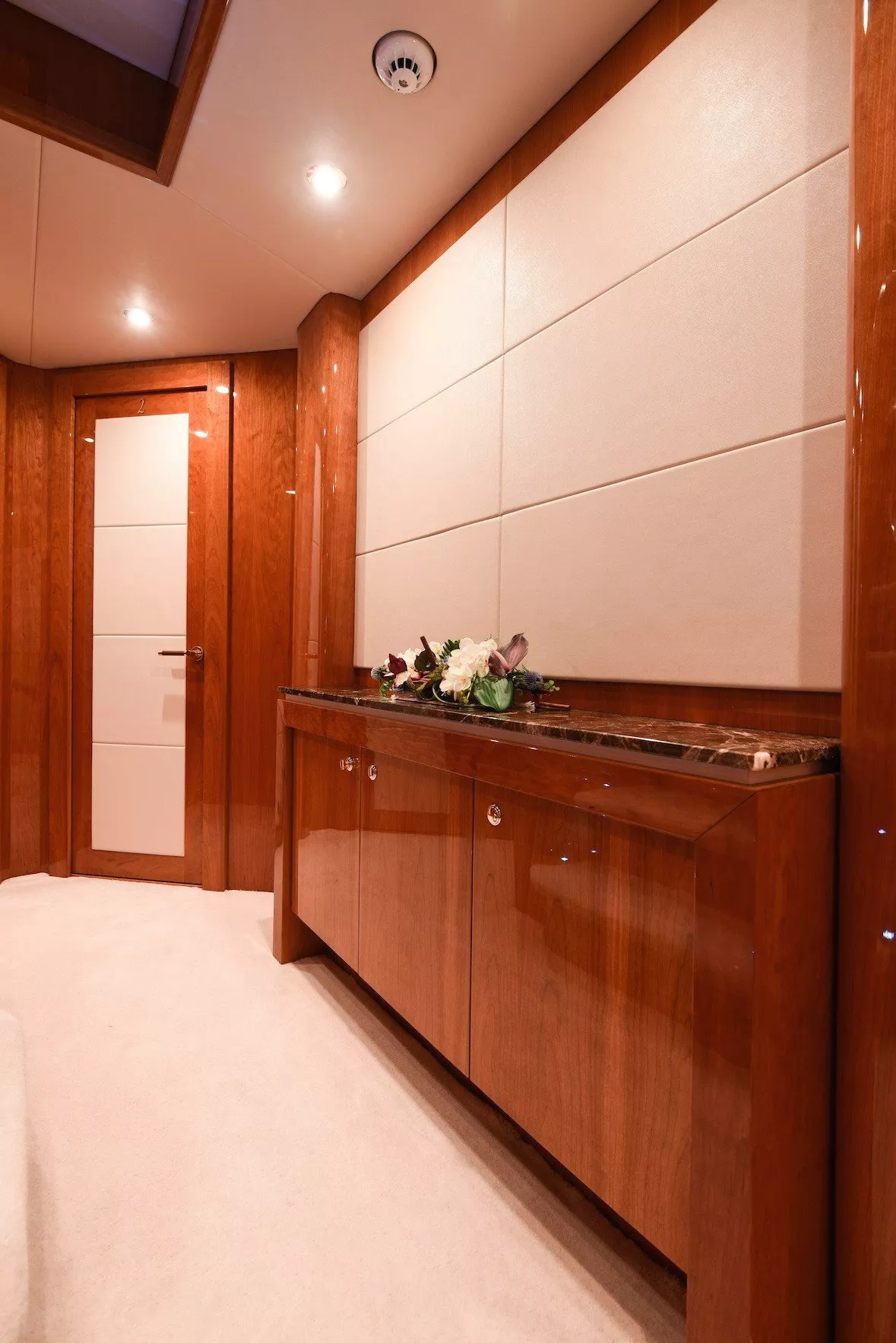 https://dev-api.arconyachts.com/storage/media/31694/conversions/243_7524981150-optimize.webp
