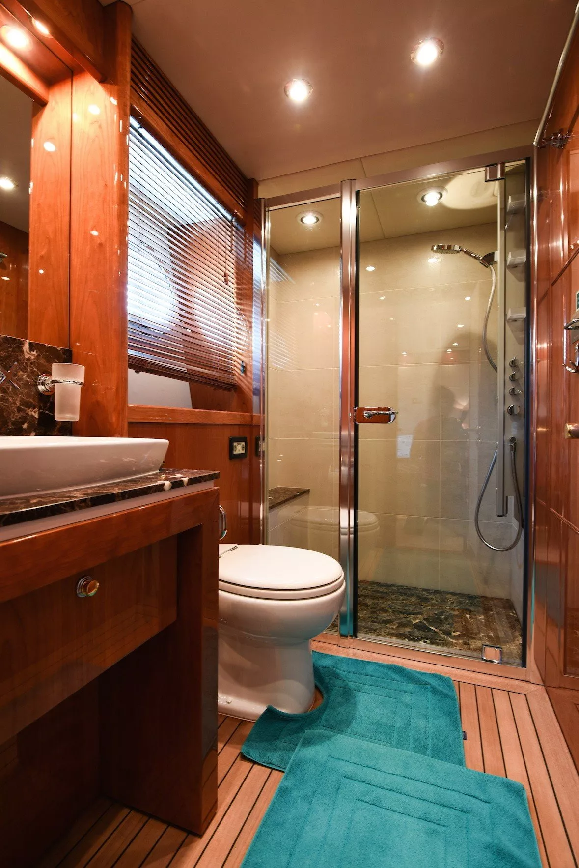 https://dev-api.arconyachts.com/storage/media/31705/conversions/243_7432955039-optimize.webp