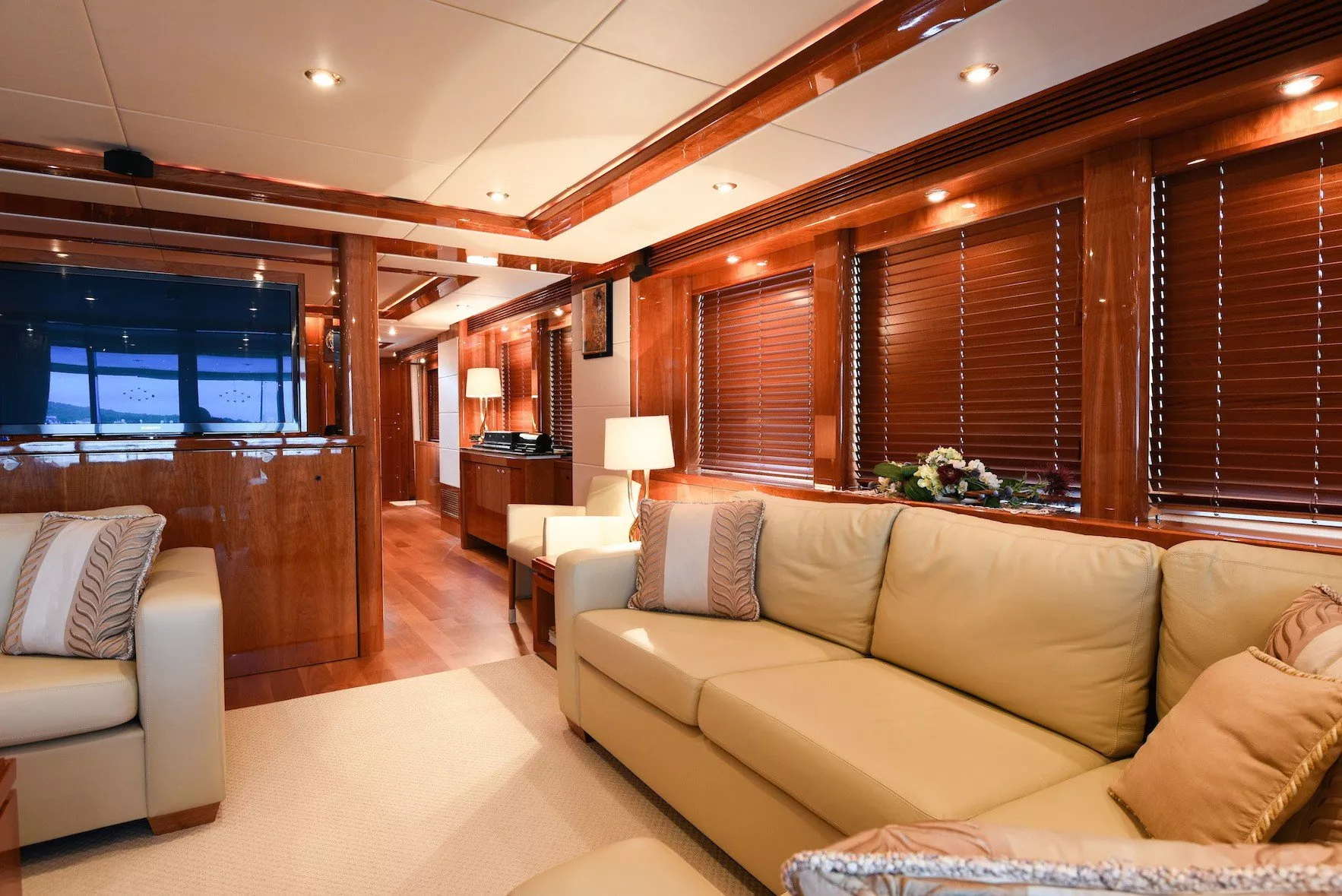 https://dev-api.arconyachts.com/storage/media/31708/conversions/243_4873514272-optimize.webp