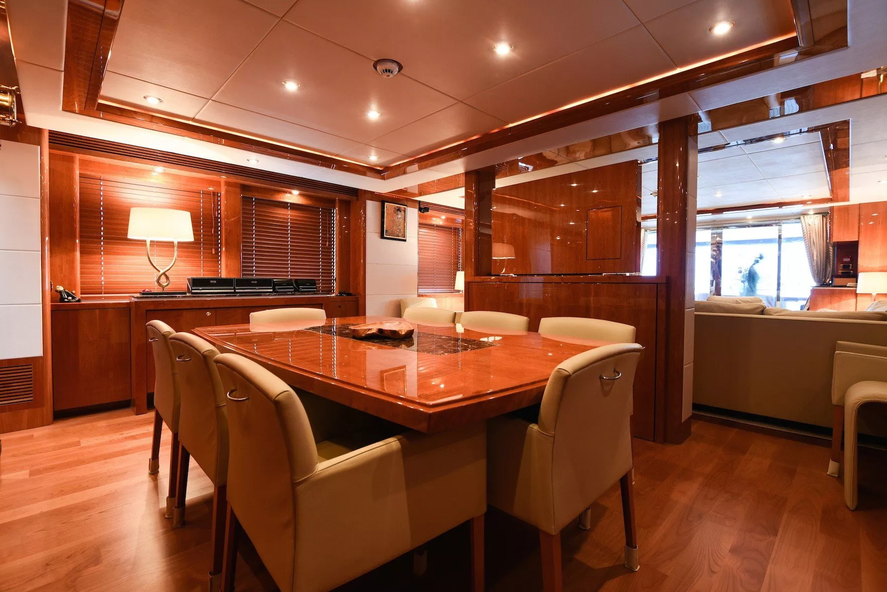 https://dev-api.arconyachts.com/storage/media/31709/conversions/243_4780836532-optimize.webp