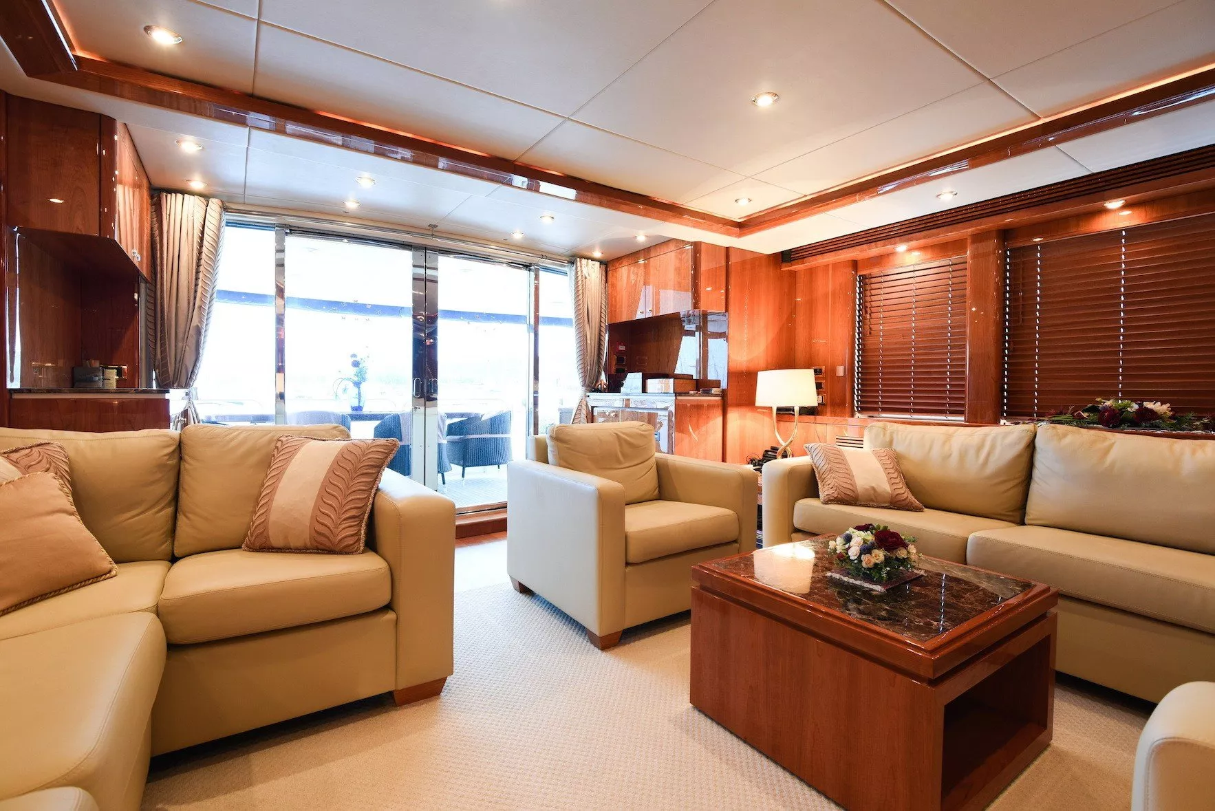 https://dev-api.arconyachts.com/storage/media/31713/conversions/243_3386491997-optimize.webp