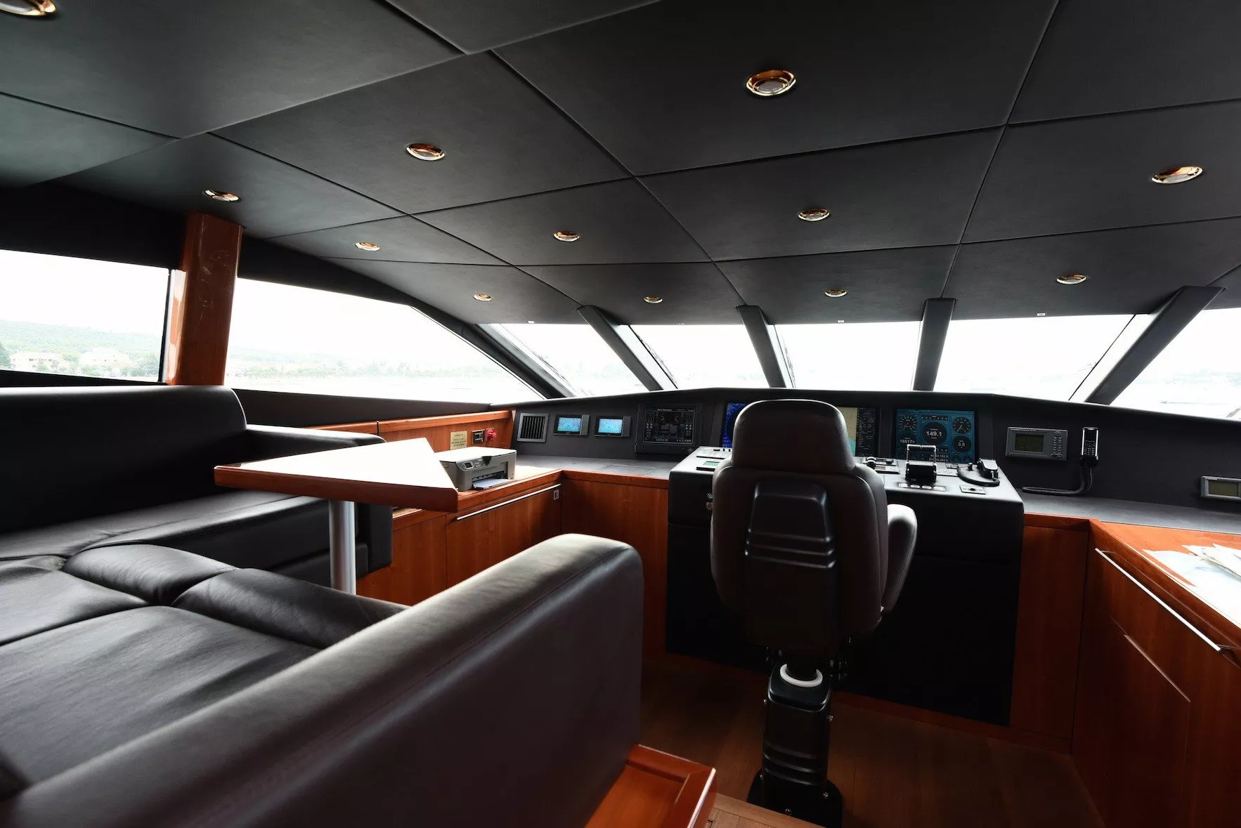 https://dev-api.arconyachts.com/storage/media/31714/conversions/243_6329962443-optimize.webp