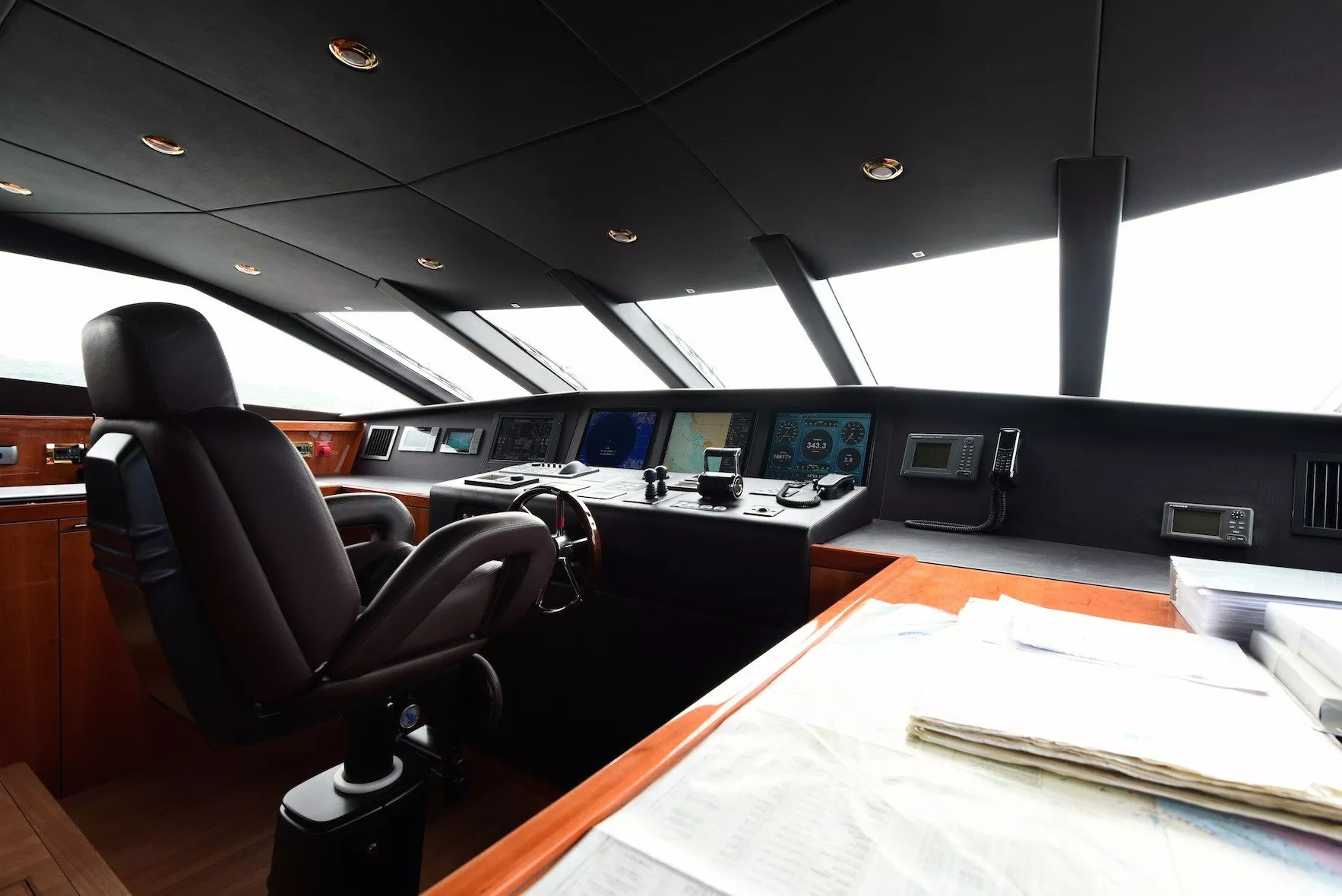 https://dev-api.arconyachts.com/storage/media/31715/conversions/243_2471220359-optimize.webp
