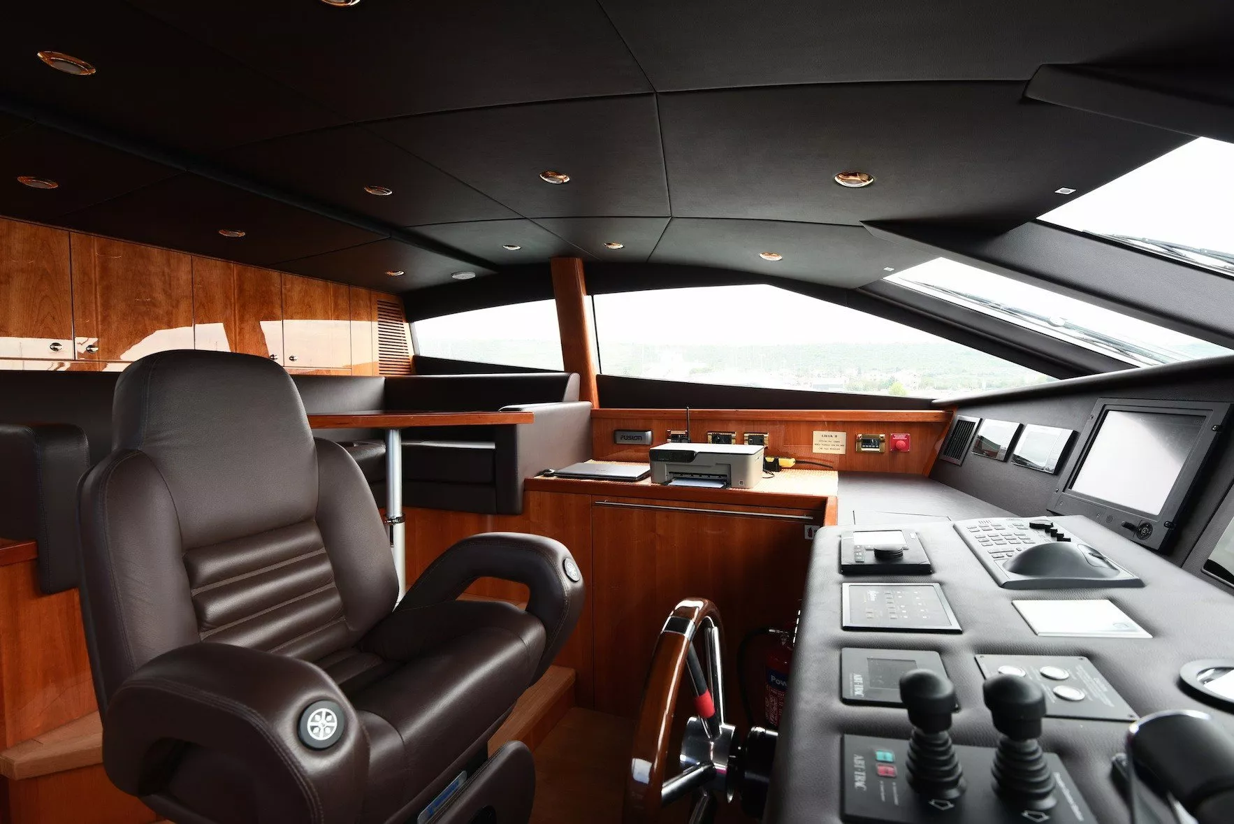 https://dev-api.arconyachts.com/storage/media/31717/conversions/243_8757059517-optimize.webp