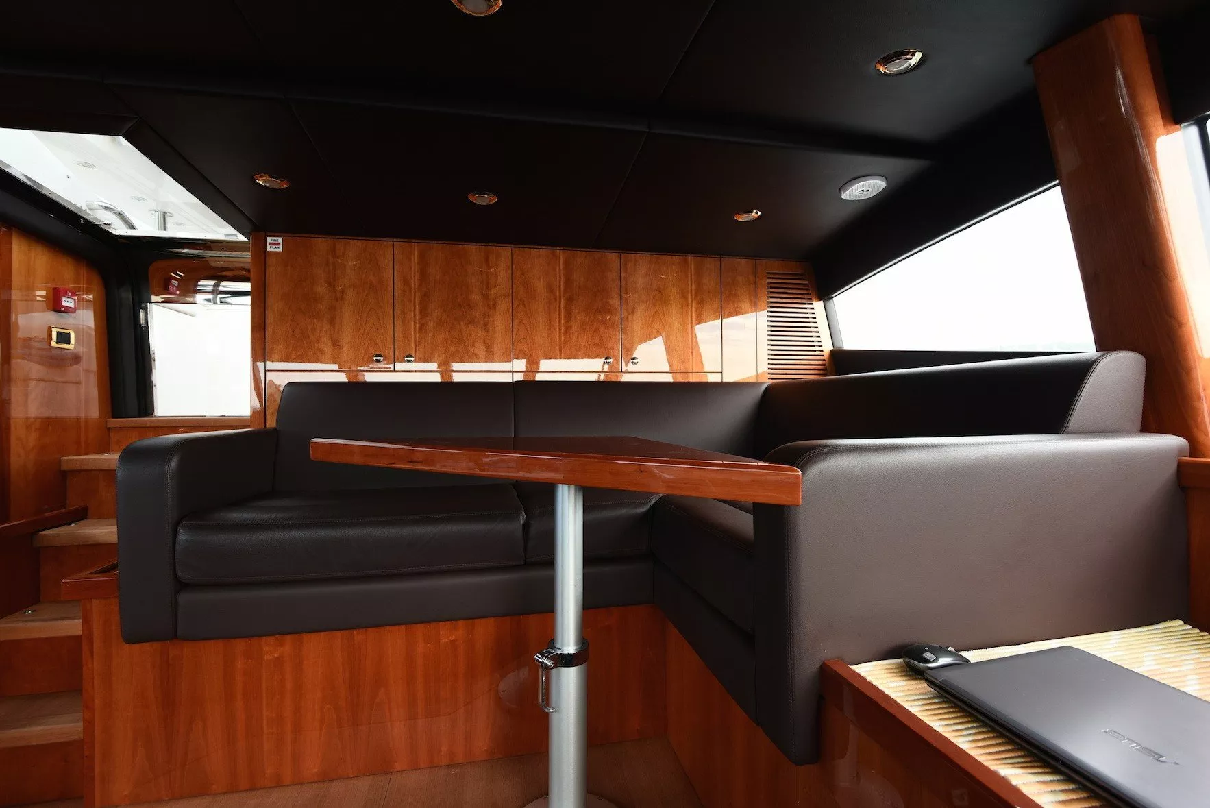https://dev-api.arconyachts.com/storage/media/31719/conversions/243_6283943386-optimize.webp