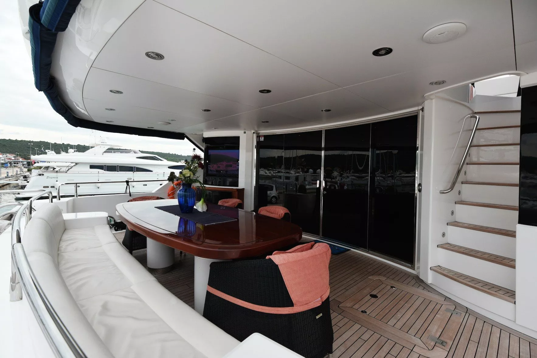 https://dev-api.arconyachts.com/storage/media/31722/conversions/243_3018754933-optimize.webp
