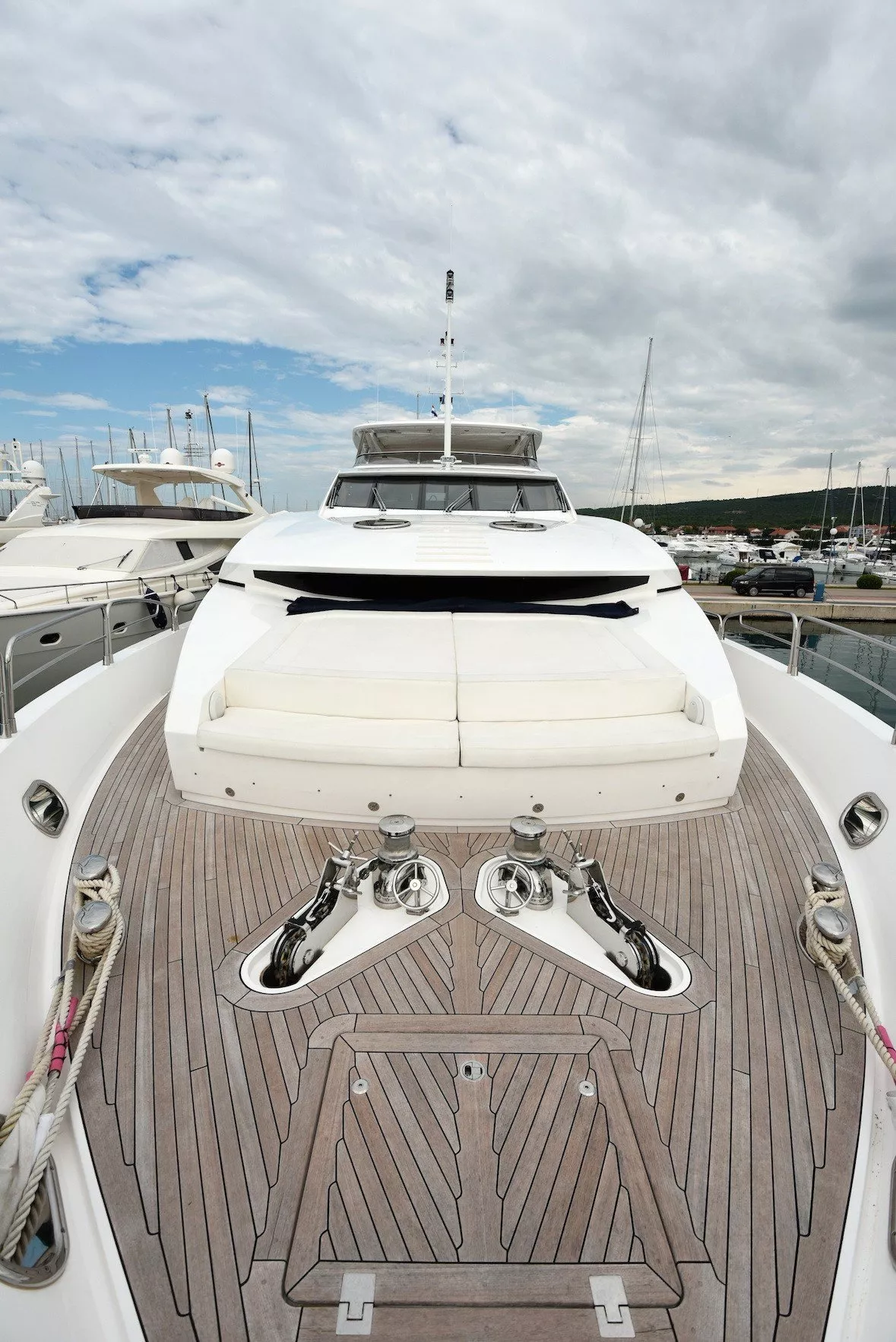 https://dev-api.arconyachts.com/storage/media/31723/conversions/243_3232973575-optimize.webp