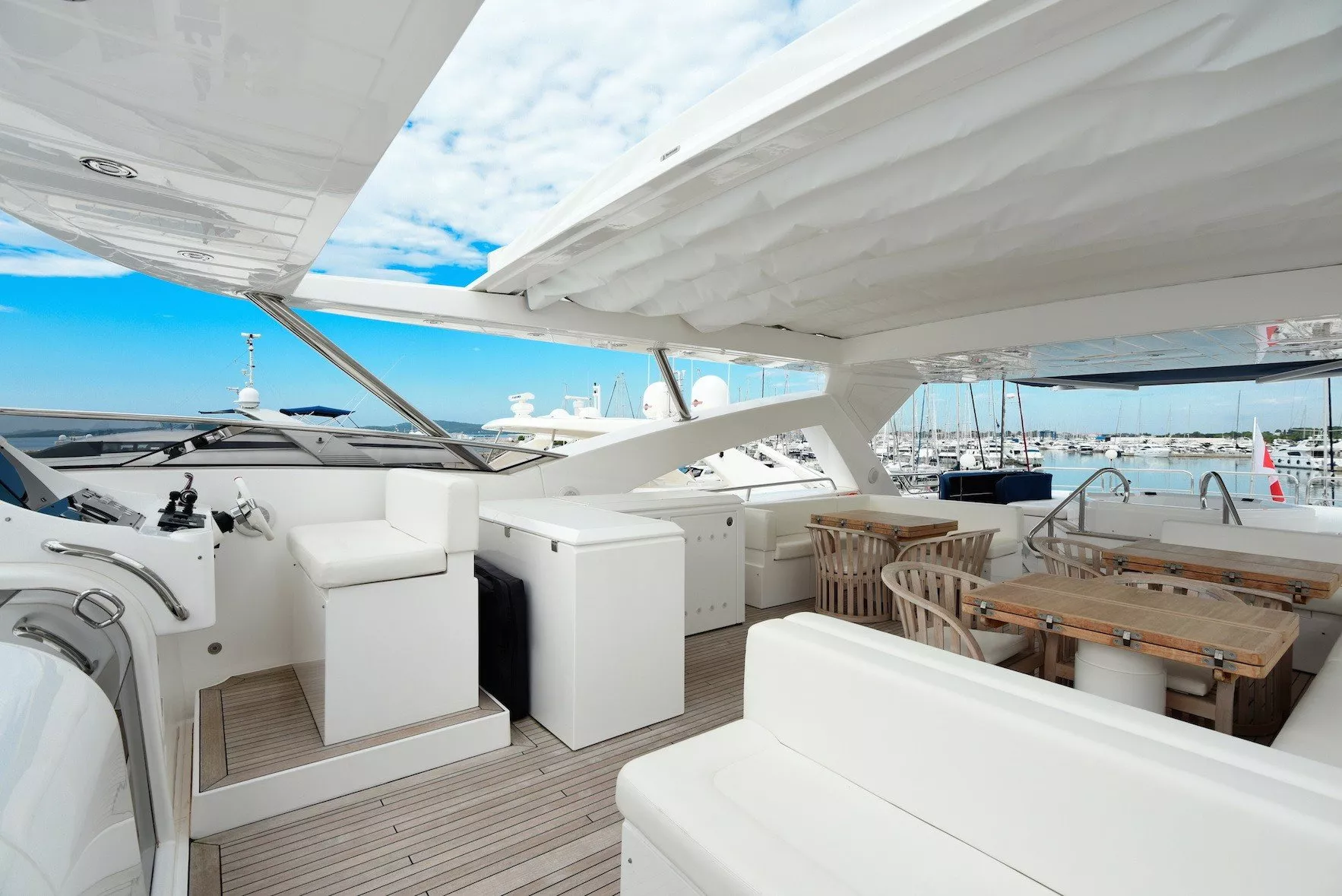 https://dev-api.arconyachts.com/storage/media/31727/conversions/243_9486946082-optimize.webp