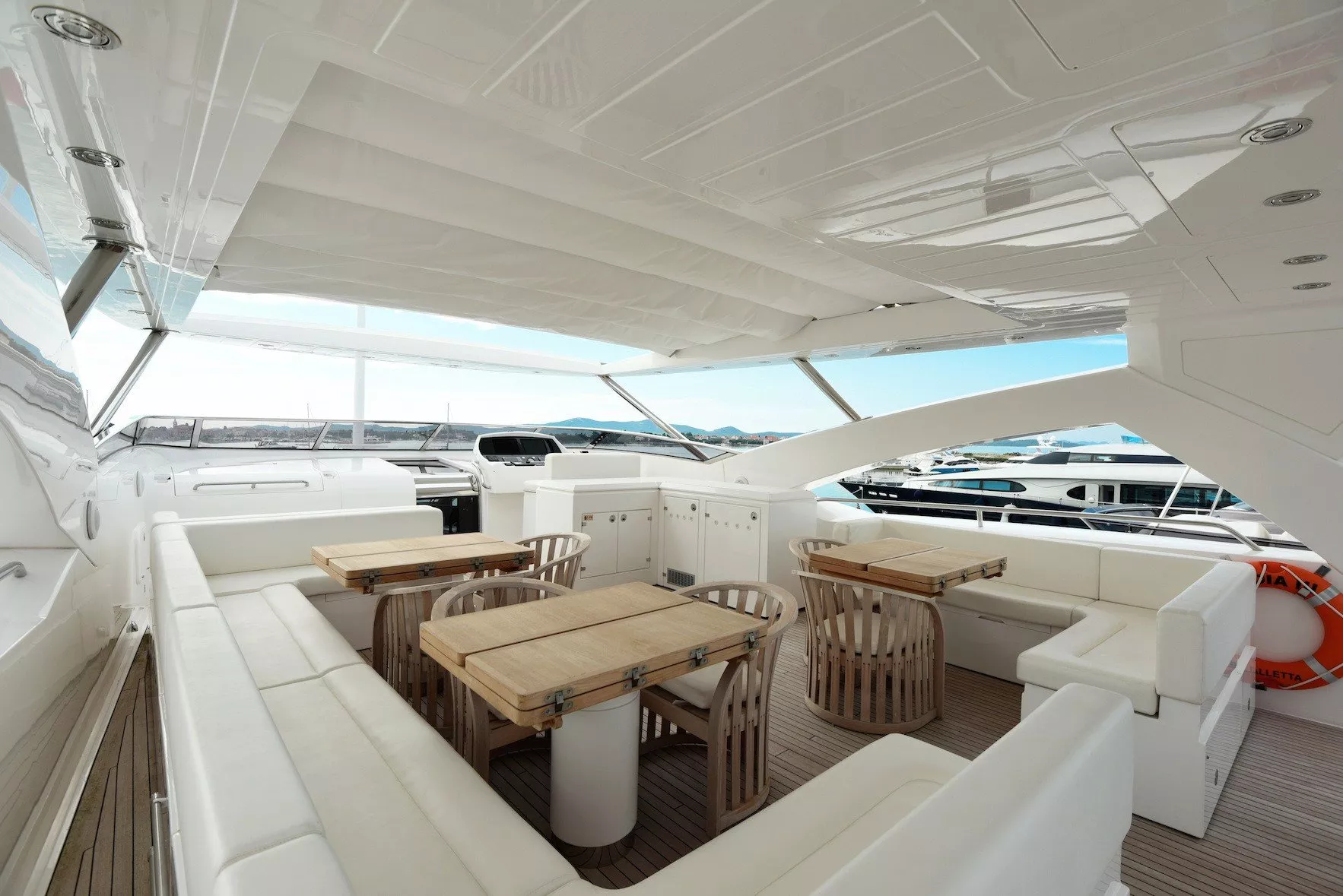 https://dev-api.arconyachts.com/storage/media/31730/conversions/243_5768829225-optimize.webp