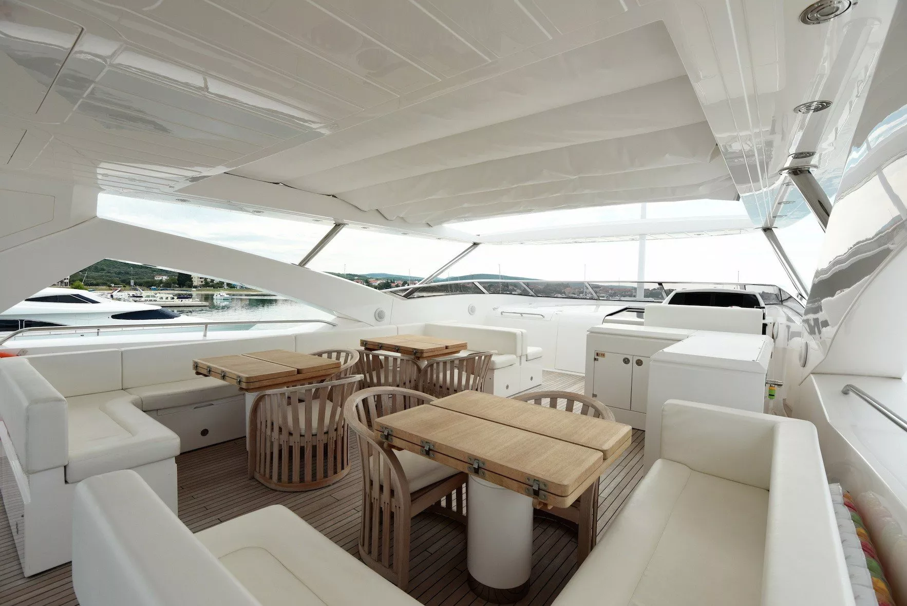 https://dev-api.arconyachts.com/storage/media/31731/conversions/243_4937047864-optimize.webp