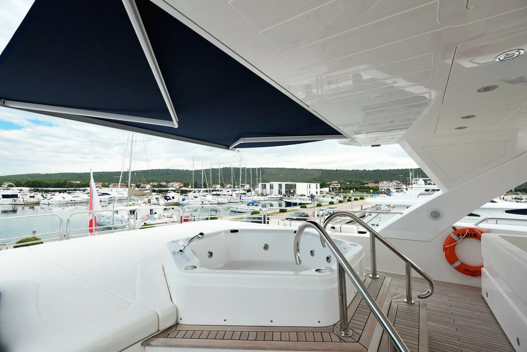 https://dev-api.arconyachts.com/storage/media/31732/conversions/243_8279221285-optimize.webp