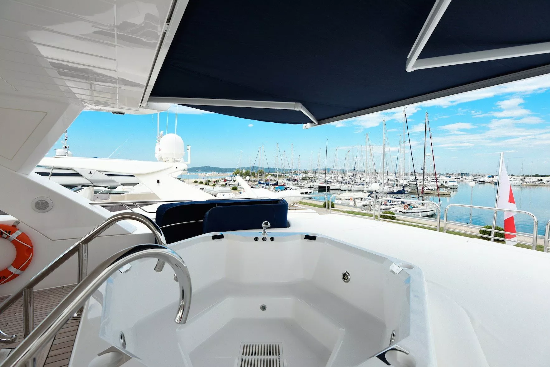 https://dev-api.arconyachts.com/storage/media/31735/conversions/243_9194488475-optimize.webp
