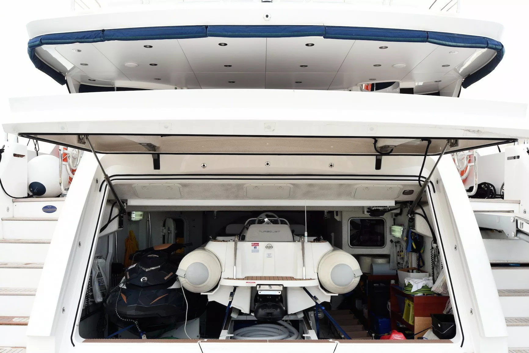 https://dev-api.arconyachts.com/storage/media/31736/conversions/243_9946610585-optimize.webp