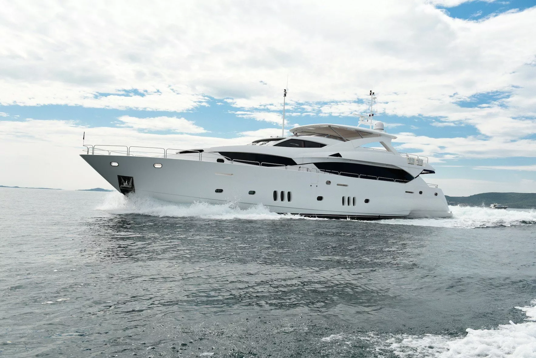 https://dev-api.arconyachts.com/storage/media/31742/conversions/243_2425851454-optimize.webp