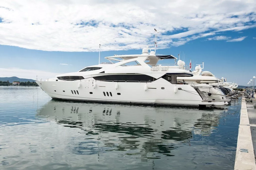 https://dev-api.arconyachts.com/storage/media/31743/conversions/243_5074975838-optimize.webp
