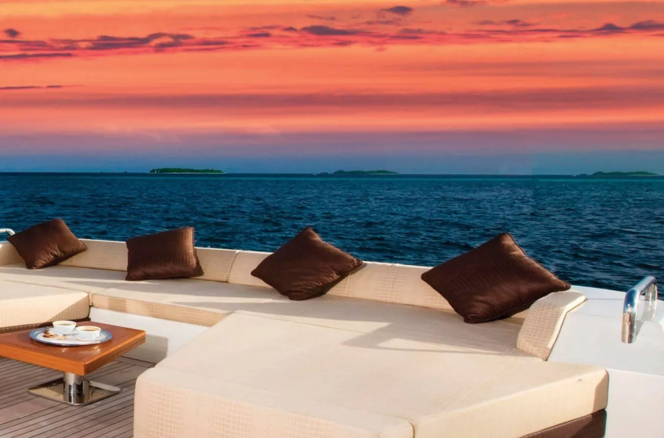 https://dev-api.arconyachts.com/storage/media/31790/conversions/239_2628284753-optimize.webp