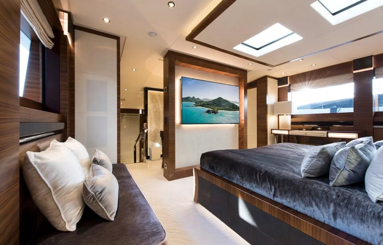 https://dev-api.arconyachts.com/storage/media/31815/conversions/234_2625714810-optimize.webp
