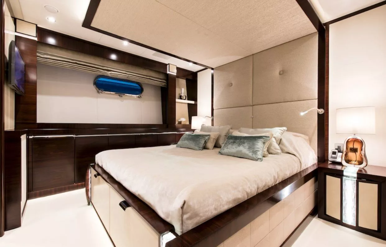 https://dev-api.arconyachts.com/storage/media/31817/conversions/234_7590571163-optimize.webp