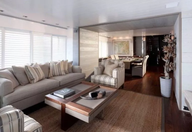 https://dev-api.arconyachts.com/storage/media/31926/conversions/39_2725683927-optimize.webp