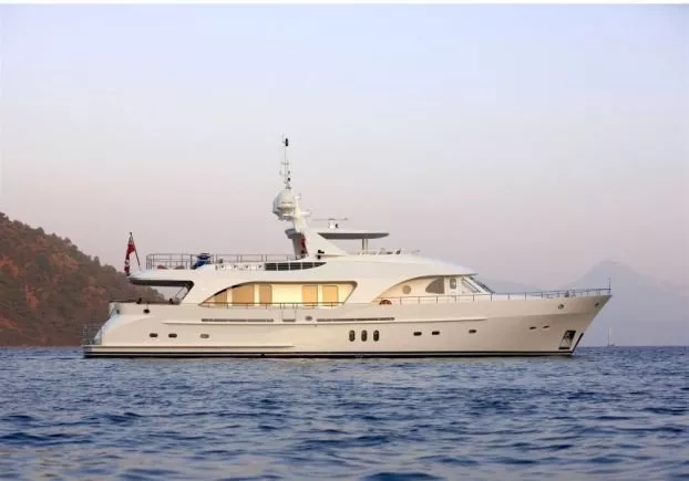 https://dev-api.arconyachts.com/storage/media/31933/conversions/39_9010633776-optimize.webp