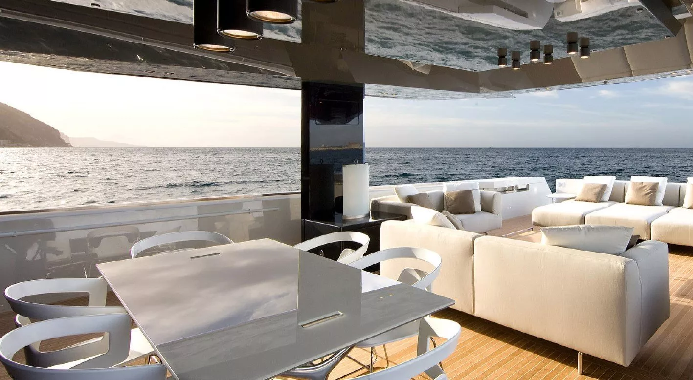 https://dev-api.arconyachts.com/storage/media/31964/conversions/210_4329904907-optimize.webp