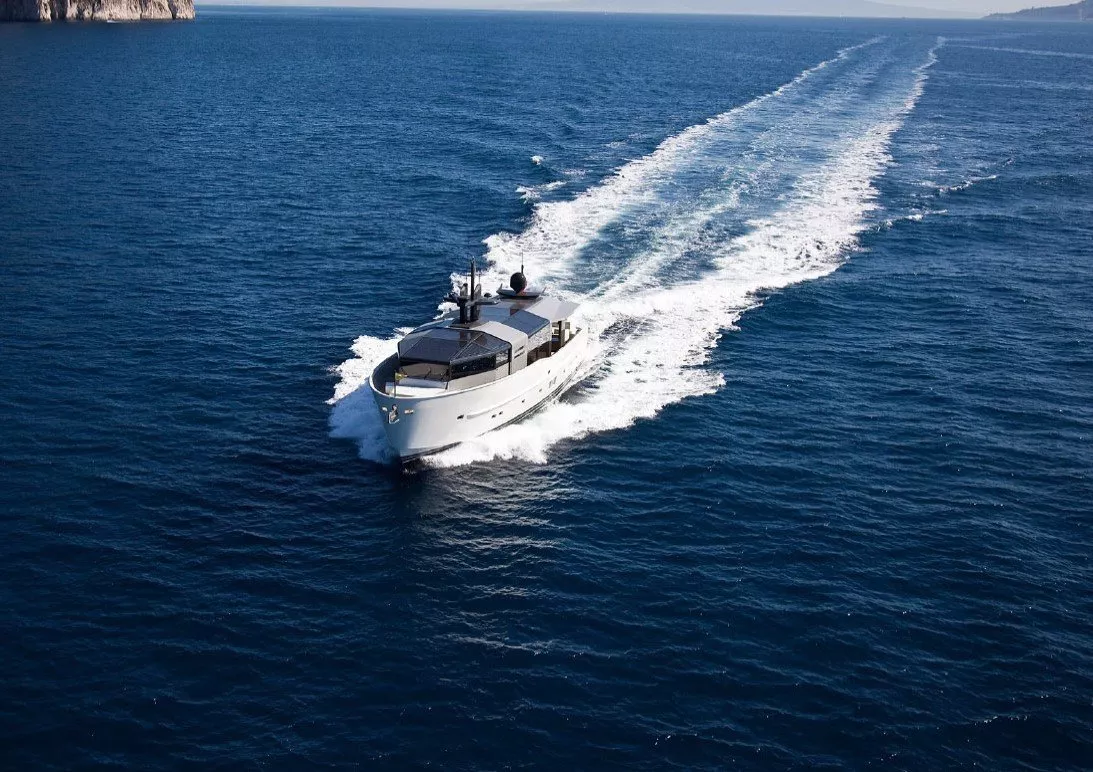 https://dev-api.arconyachts.com/storage/media/31971/conversions/210_1654556886-optimize.webp