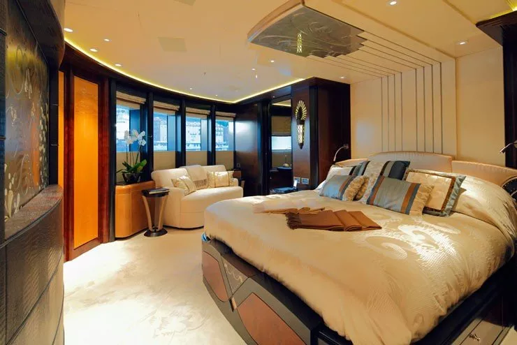 https://dev-api.arconyachts.com/storage/media/32009/conversions/205_0531315045-optimize.webp