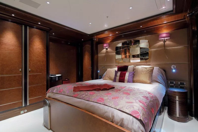 https://dev-api.arconyachts.com/storage/media/32011/conversions/205_4498111844-optimize.webp