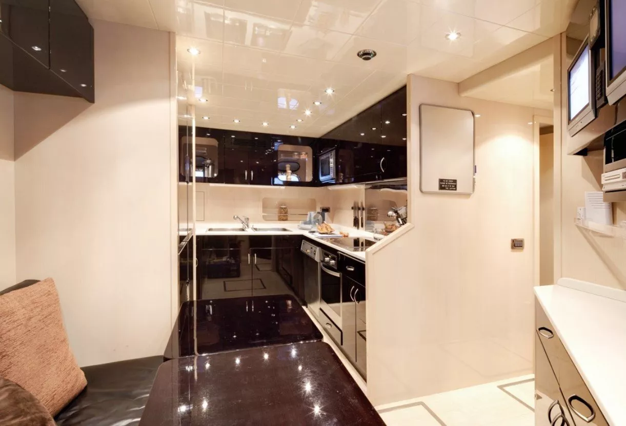 https://dev-api.arconyachts.com/storage/media/32029/conversions/203_5792761025-optimize.webp