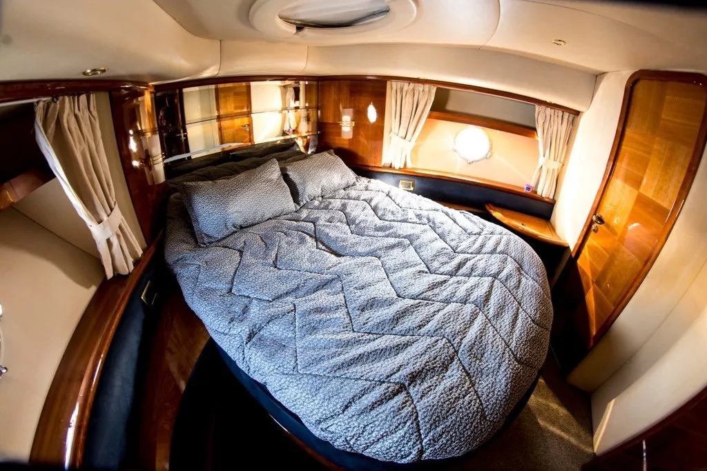 https://dev-api.arconyachts.com/storage/media/32084/conversions/194_6643328102-optimize.webp