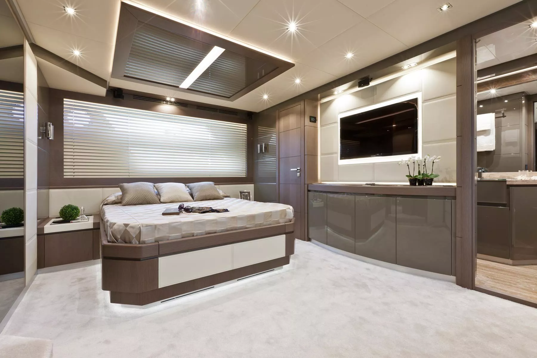 https://dev-api.arconyachts.com/storage/media/32148/conversions/188_9567208860-optimize.webp
