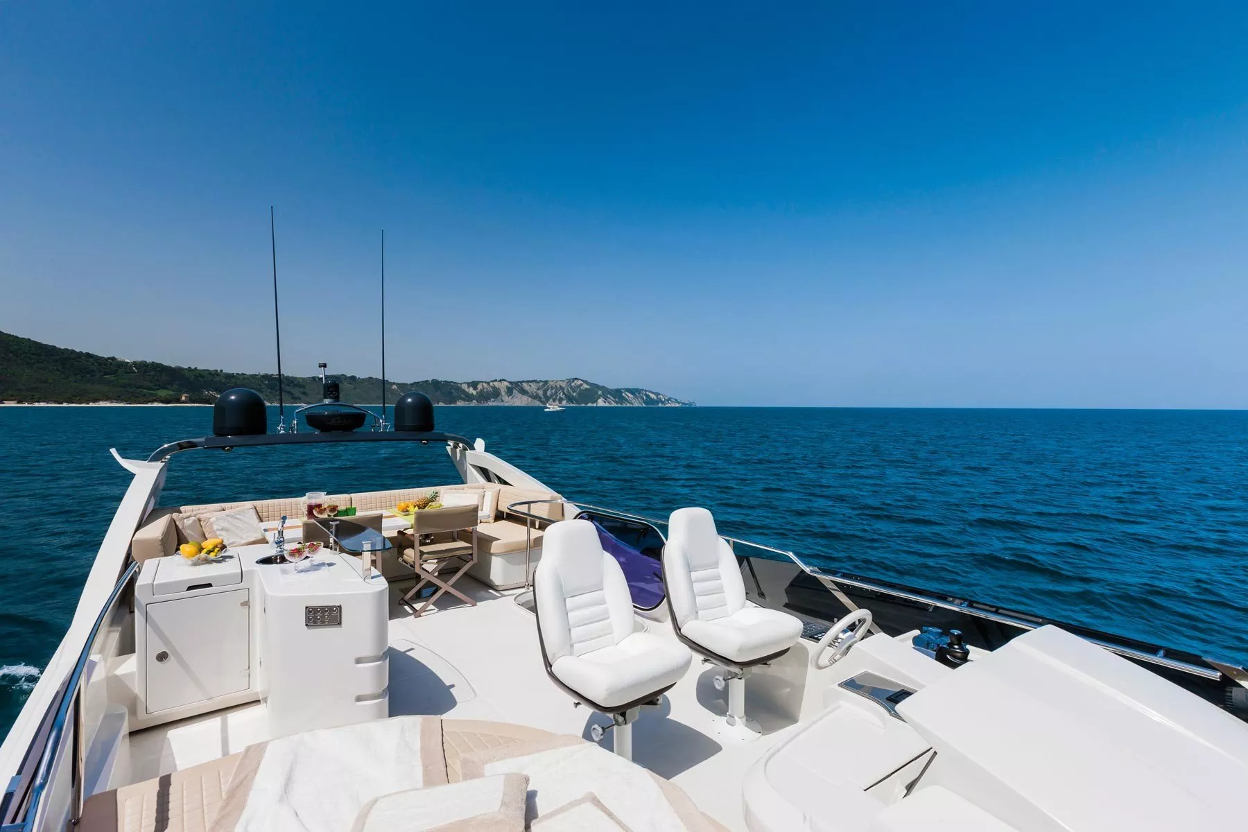 https://dev-api.arconyachts.com/storage/media/32161/conversions/187_1880647340-optimize.webp