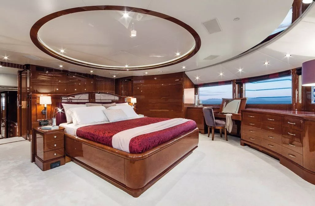 https://dev-api.arconyachts.com/storage/media/32180/conversions/185_2753680506-optimize.webp