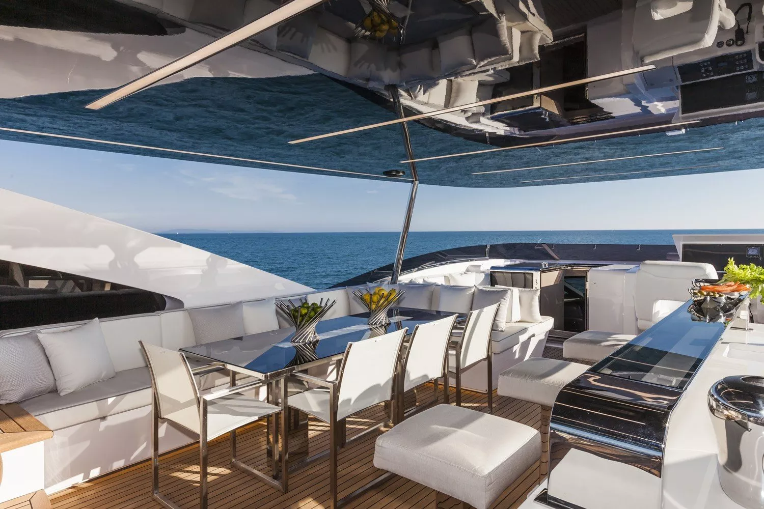 https://dev-api.arconyachts.com/storage/media/32367/conversions/154_2864757585-optimize.webp
