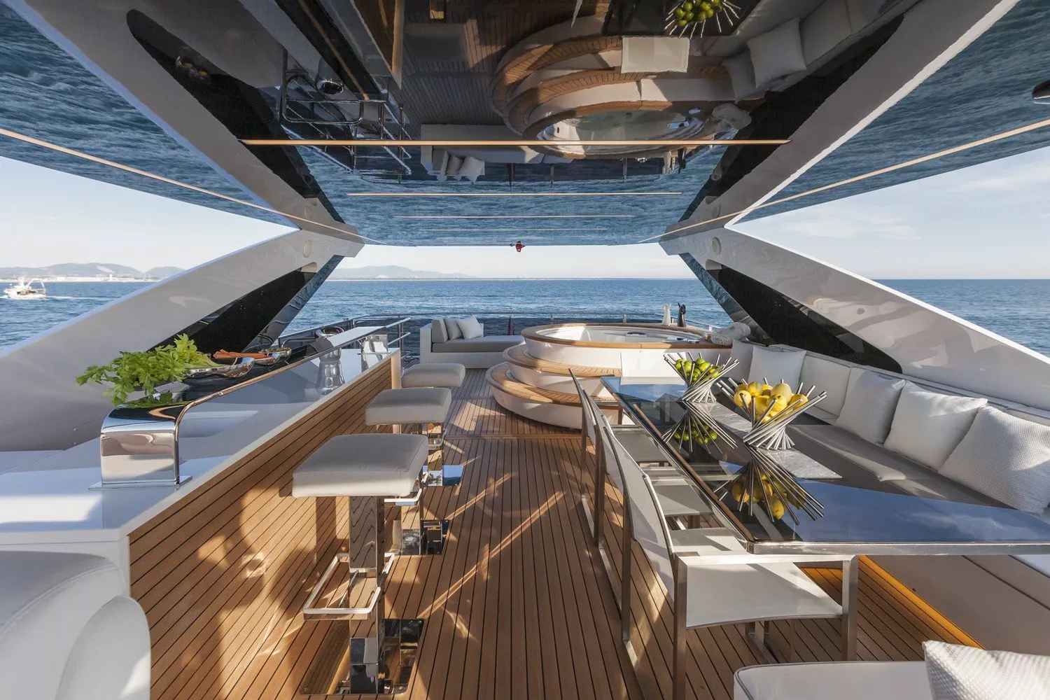 https://dev-api.arconyachts.com/storage/media/32368/conversions/154_7598817053-optimize.webp