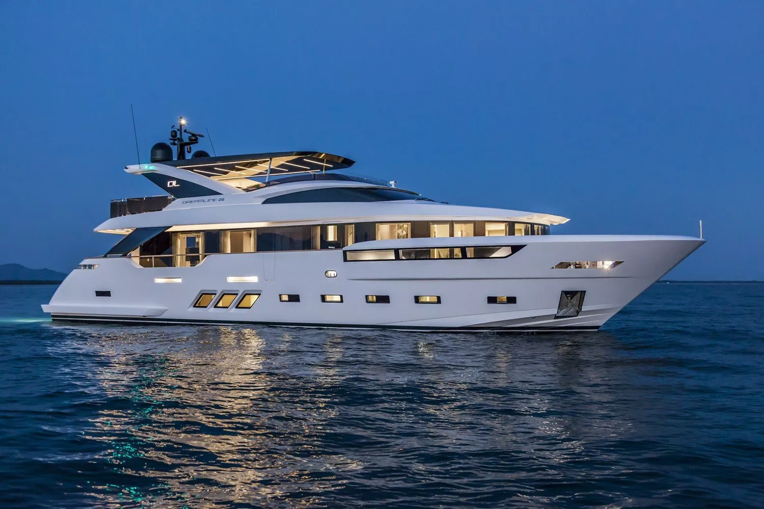 https://dev-api.arconyachts.com/storage/media/32373/conversions/154_9624150038-optimize.webp
