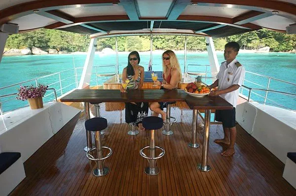 https://dev-api.arconyachts.com/storage/media/32379/conversions/153_9128023454-optimize.webp