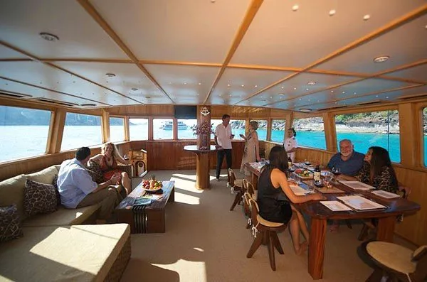 https://dev-api.arconyachts.com/storage/media/32380/conversions/153_3908675439-optimize.webp